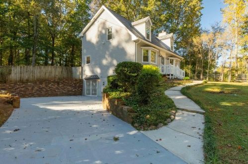 2039 Panola Way Ct, Lithonia, GA 30058-5526