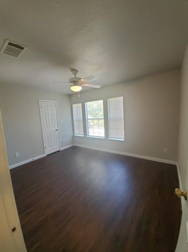 470 Whispering Holw Dr, Uhland TX 78640-4662 exterior