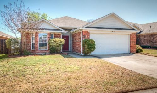 2013 Castleview Dr, Fort Worth TX  76120-5077 exterior