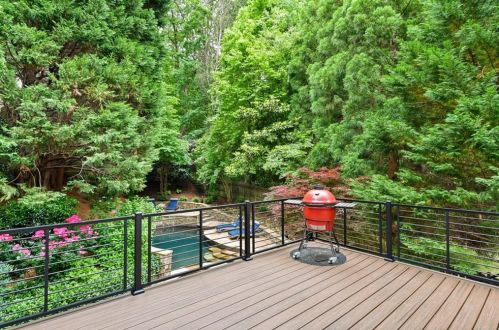 800 Lake Summit Dr, Atlanta GA  30342-1975 exterior