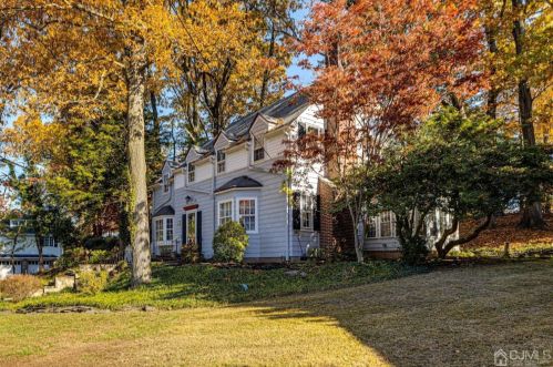 20 Edgewood Rd, Edison, NJ 08820-3621