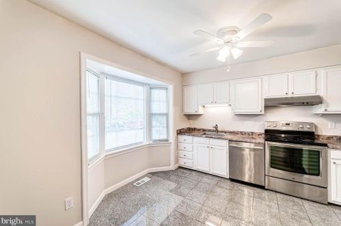 4521 Canary Ct, Woodbridge, VA 22193-1845