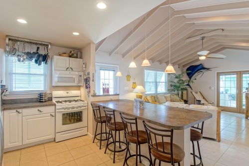 16 Las Vegas Rd, Lavallette NJ 08735-1815 exterior