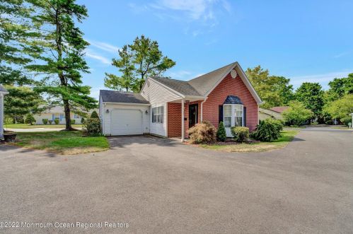 55 Linton Close, East Freehold, NJ 07728-3817