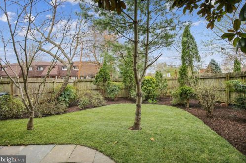 479 Hampton Ct, Falls Church, VA 22046-4121