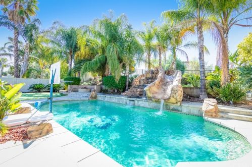 32449 Castle Ct, Temecula, CA 92592-7110