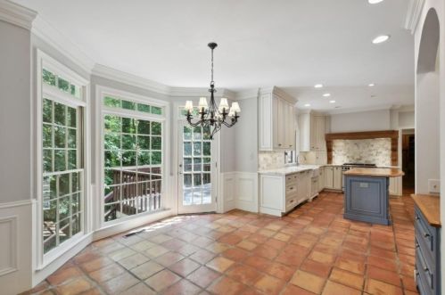 1011 Byrnwyck Rd, Atlanta GA  30319-1665 exterior