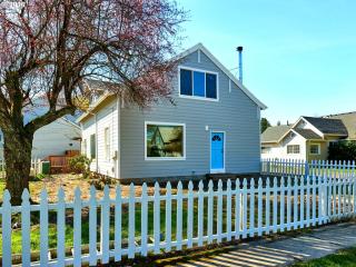 208 Illinois St, Newberg, OR 97132-2327