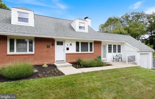 8 Leslie Ln, Media, PA 19086-6330