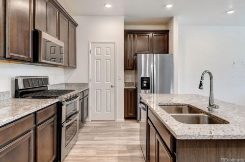 21543 59th Pl, Denver CO  80019-6614 exterior