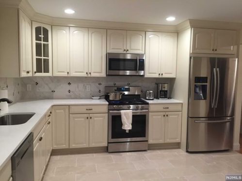 184 Jersey Ave, Cliffside Park, NJ 07010-2718