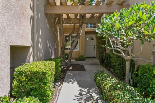 28 Almador, Irvine, CA 92614-8401