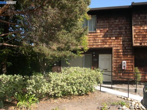 4140 Ravenwood Pl, Hayward, CA 94546-6016