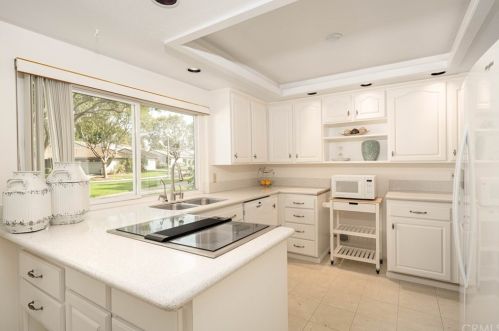 5281 Thorn Tree Ln, Irvine CA  92612-2346 exterior