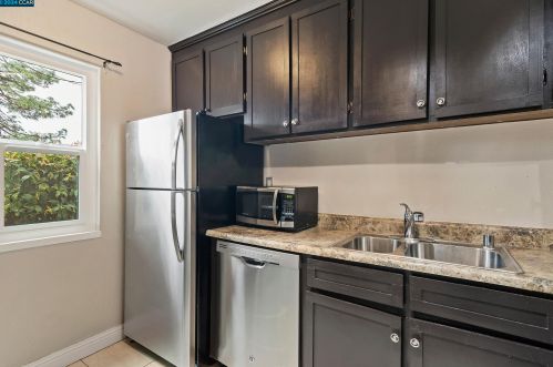 1512 Parkwood Pl, Concord CA  94521-2201 exterior