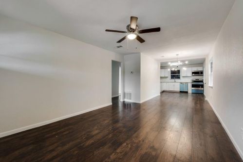 2928 Mitchell Blvd, Fort Worth TX  76105-4641 exterior