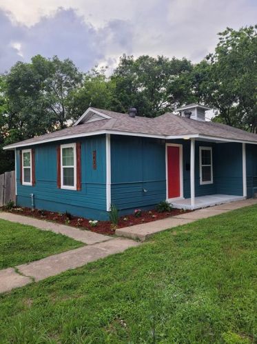 2451 Bomar Ave, Fort Worth TX  76103-2211 exterior