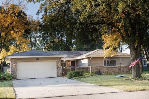 700 Buckboard Dr, Mokena, IL 60451-1336