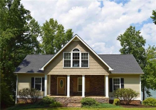 907 Point Pl, Tamassee, SC 29686-2129