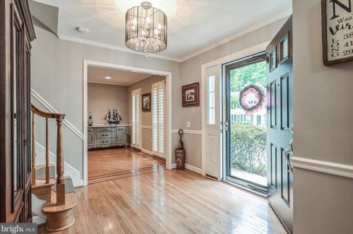 10866 Burr Oak Way, Springfield, VA 22015-2400