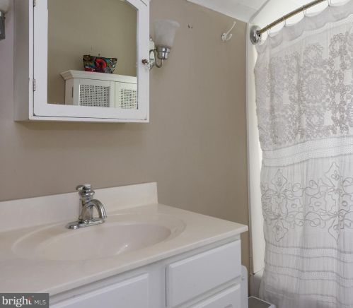 25 Redman Ave, Tavistock NJ  08033-2314 exterior