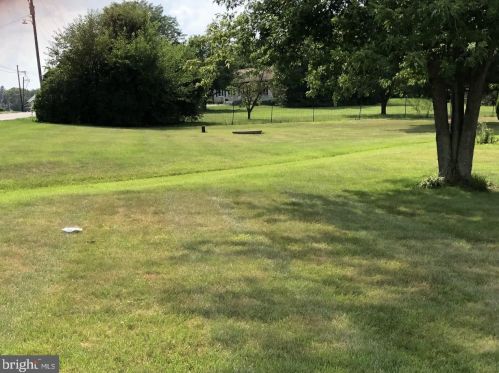 2129 Newville Rd, Carlisle, PA 17015-8957