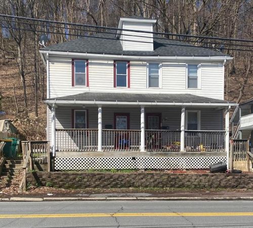 528 1st St, Bangor PA  18013-2624 exterior