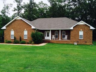 201 Woodson Dr, Tullahoma, TN 37388-4127
