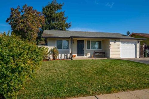 1047 Hollyhock St, Livermore, CA 94551-1401