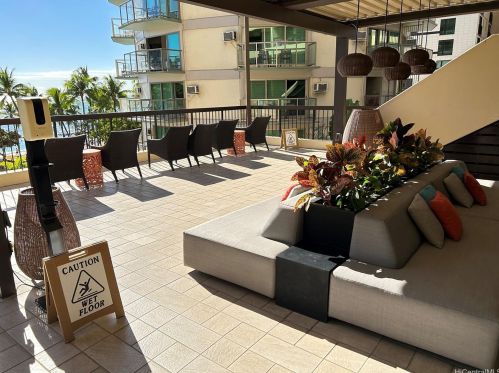 2470 Kalakaua Ave, Honolulu HI 96815-3265 exterior