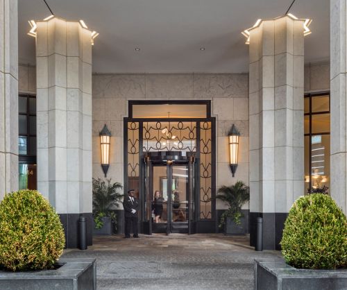 451 Grand Ave, Chicago, IL 60611-6454