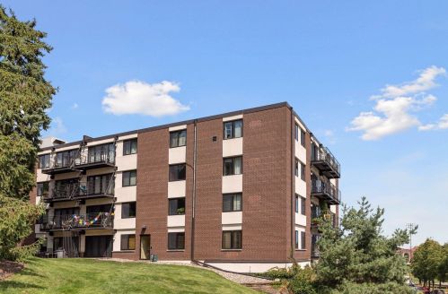 48 Groveland Ter, Minneapolis MN  55403-1144 exterior