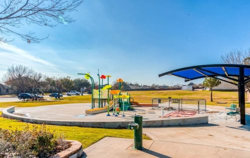 1309 Royal Palm Ln, Carrollton TX 75007-1035 exterior