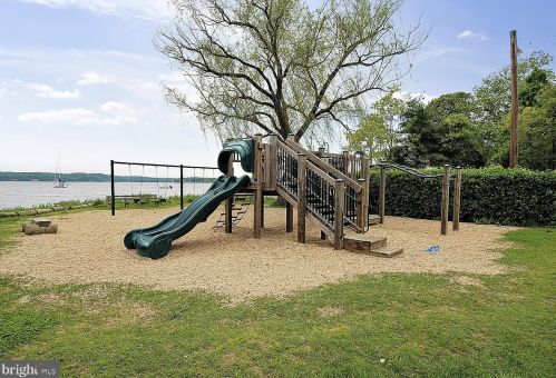 16 Severn Riv Rd, Severna Park MD 21146-4659 exterior