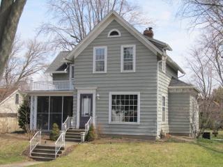 322 Locust St, Sycamore, IL 60178-1429