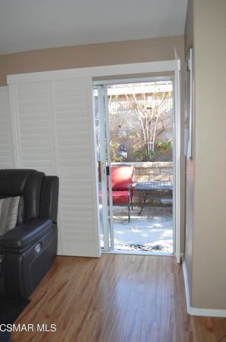 2040 Freesia Ave, Simi Valley CA  93063-3534 exterior