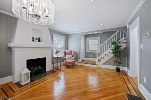 2 Glen Rd, Town Center, NJ 07052-4604