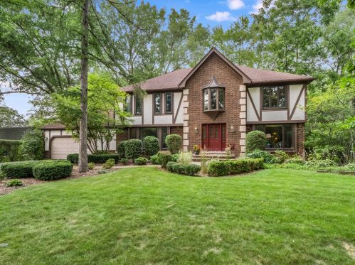 9 Essex Ln, Half Day, IL 60069-3121