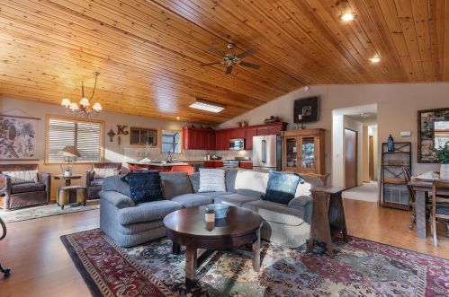 10166 Olympic Blvd, Truckee CA  96161-1708 exterior