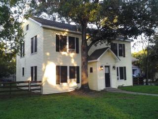 814 Banks Ave, Bryan TX  77803-4725 exterior