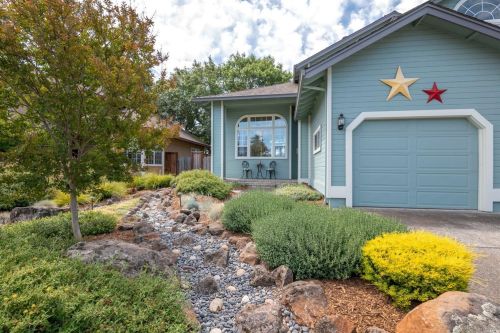 562 Peppertree Dr, Windsor, CA 95492-8360