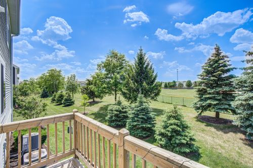 1228 Alta Vista Dr, Pingree Grove IL  60140-2057 exterior