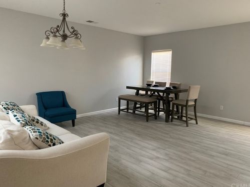 950 Sagecrest Dr, San Jacinto, CA 92583-2304