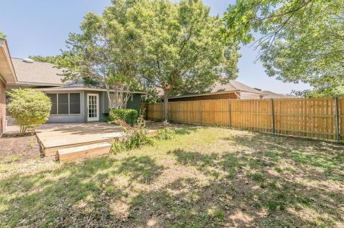 1602 Palisades Dr, Carrollton TX 75007-5043 exterior