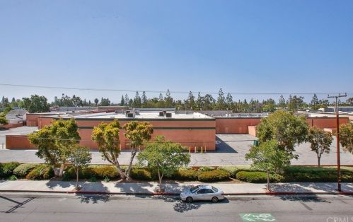 450 4th St, Santa Ana CA  92701-4709 exterior