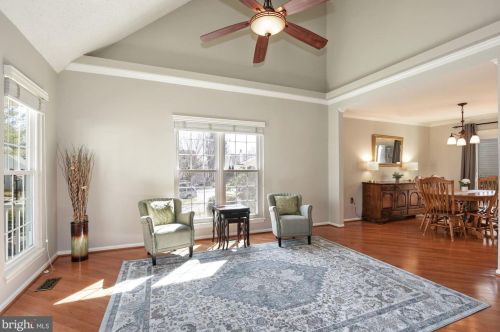 425 Foxridge Dr, Leesburg, VA 20175-2512