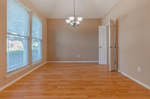 1652 Bennington Dr, Carrollton TX  75007-5115 exterior