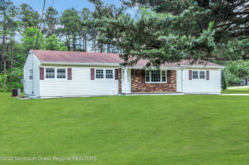 1150 Monroe Ave, Lakehurst, NJ 08759-2210