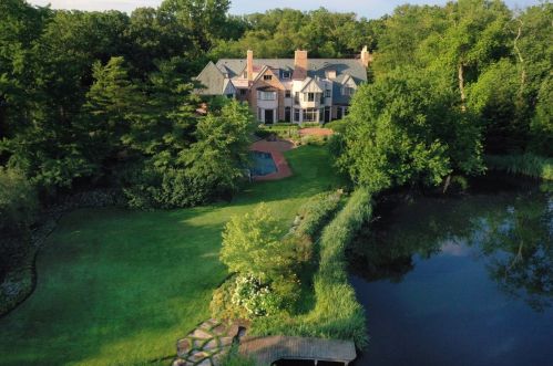 35 Indian Hill Rd, Northfield, IL 60093-3939