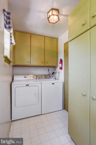 45 Valleybrook Dr, Lancaster PA  17601-4612 exterior